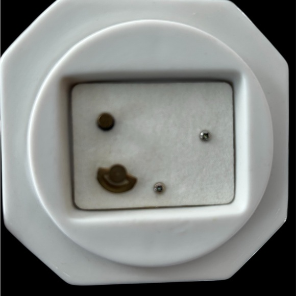 Lenox Cream and Gold Musical Jewelry Organizer - Picture 4 of 5